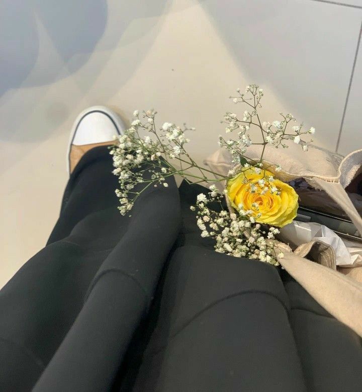 لن يخذلك الخالق الذي أحسنت به الظن وتمسڪت بطريقه فثق بالله ولاتعجز ولا تيأس ♥️🌿