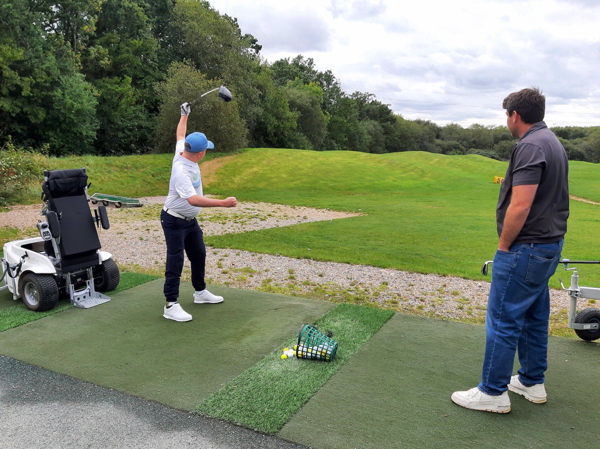 Watching @CharlieCrosbyyy hit balls @theshirelondon today for a @GolfMonthly feature after all that he has been through was a bit of an inspiration... and all with a big smile! I'll be trying hard not to complain about poor rounds or bumpy greens going forwards #realitycheck 🙂