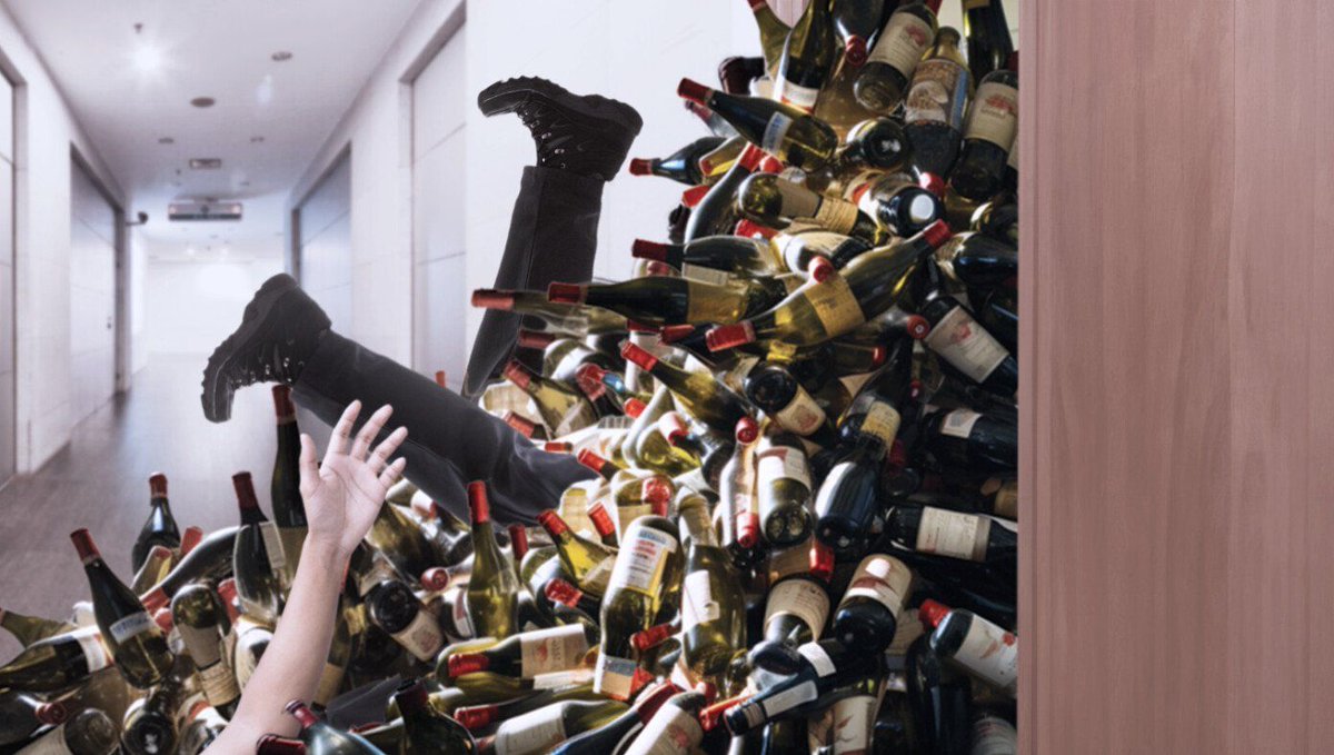 TheBabylonBee's tweet photo. Crew Moving Pelosi Out Of Office Crushed To Death By Empty Wine Bottles https://t.co/IQdawojVED https://t.co/sxPP5IZkIi