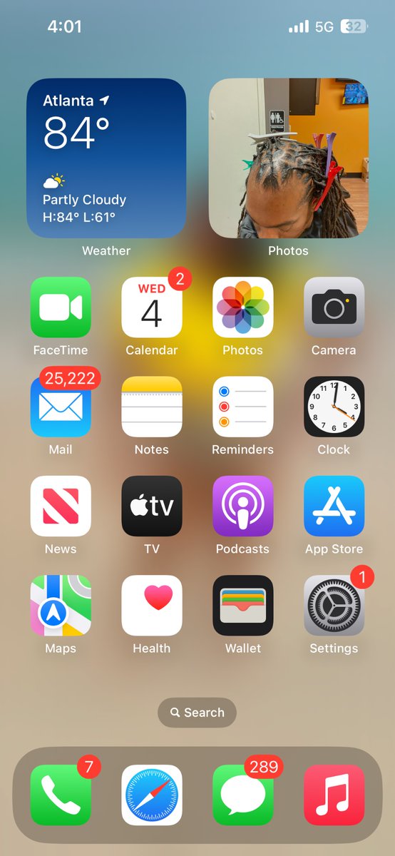 RLPCFelix's tweet image. My phone making memory cards of when I had hair. Ain’t nobody ask for that 😂😭#iphonefail