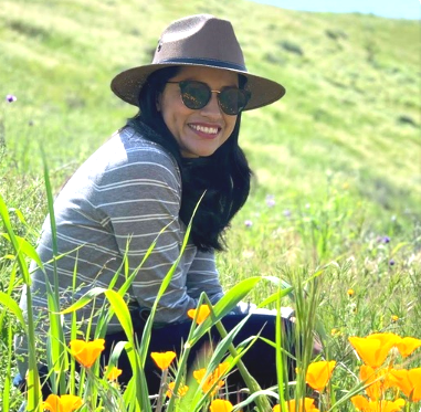 LettersPreSci's tweet photo. Say hello to Mrs. Cuevas, a 7th &amp; 8th grade integrated science and biotech teacher in California. She's very excited to be part of of the LPS program, and hopes that participating in LPS will help her students see themselves pursing a career in science.🧪

#LPSteacher #stemforall https://t.co/yRvZFO8rh5