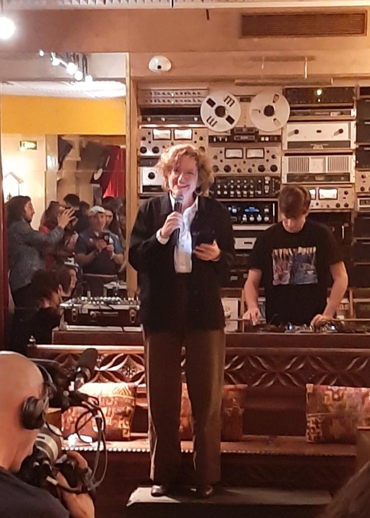 ThomasCOTTINET's tweet photo. L'#Europe a  besoin des écologistes❗🌻🌊
Pour preuve le florilège de femmes engagées et inspirantes à la soirée #EuroRemix de @marietouss1 #MarieToussaint tête de liste aux 🇪🇺 
avec @marinetondelier &amp; @sandrousseau qui a lu un extrait du Monde d'hier de S.Zweig fort à propos🌍💪 https://t.co/ggfWW7Ag6n