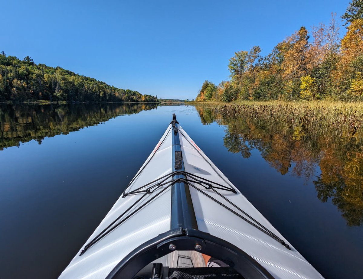 Fall is honestly my favourite time to paddle & I'm thrilled I was able to check out so many destinations in #Sudbury! With 330 lakes it can be overwhelming to know where to go so check out my guide 👇🏻 ivebeenbit.ca/sudbury-kayaki… #NorthernOntario #OntarioTravel #PaddleCanada