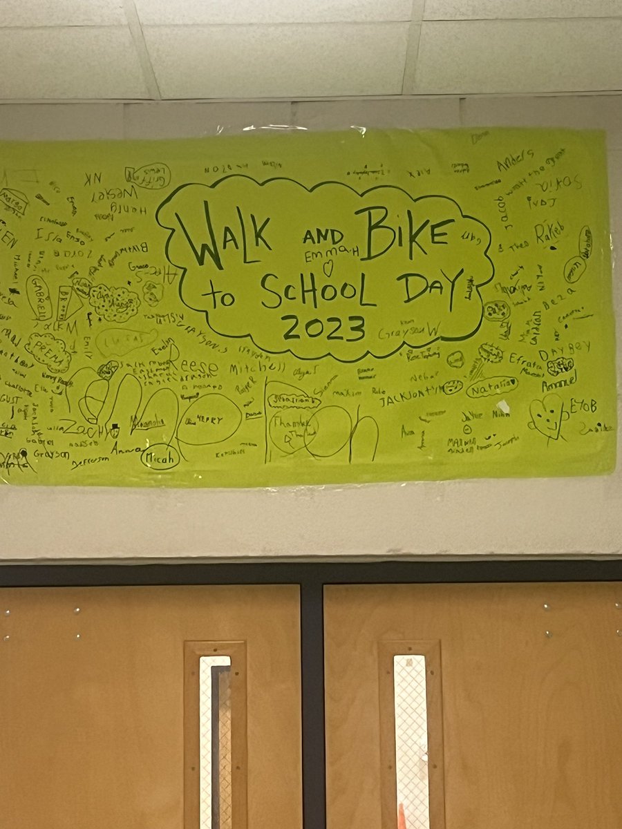 We had a successful #WalkToSchoolDay this morning! Thanks to all the Oakies who turned out! <a href="/walkrollschool/">Walk, Bike & Roll to School</a>