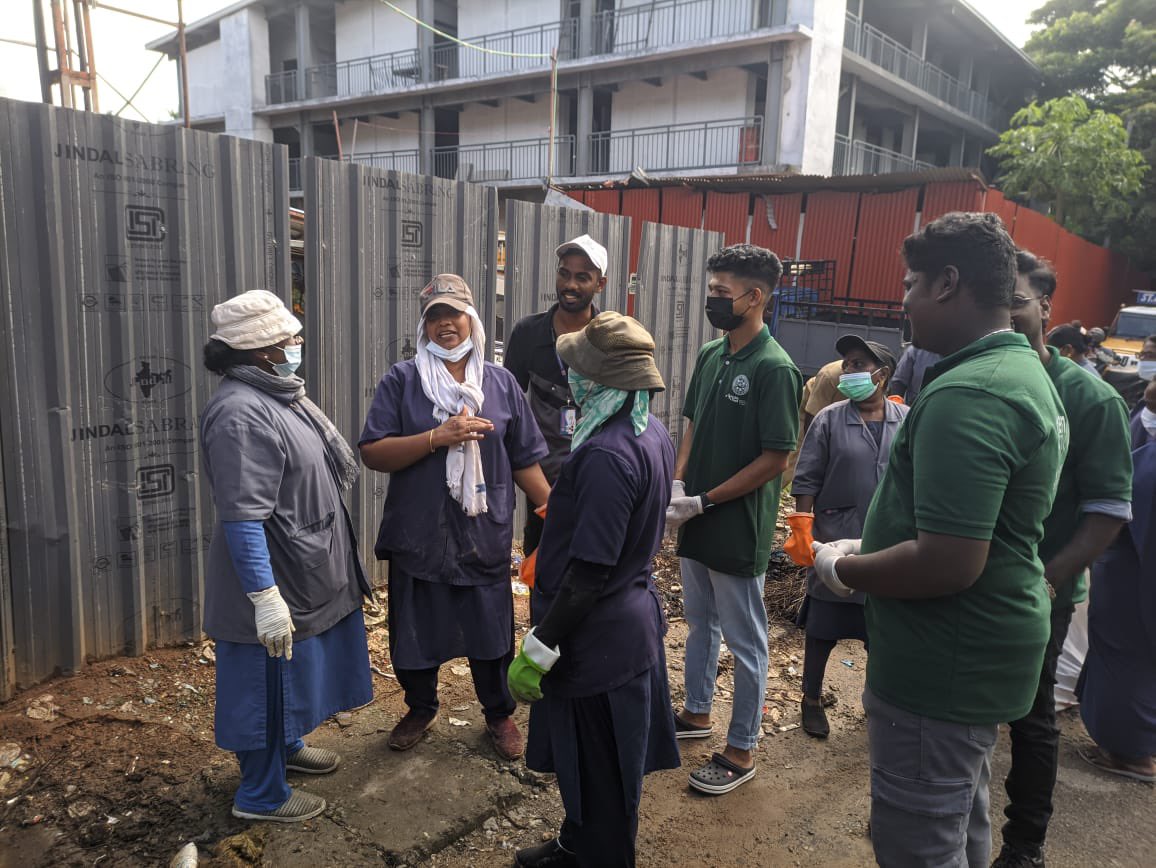 greenarmyintl's tweet image. Market cleanup at Connemara Market (Palayam Market) on the auspicious day of Gandhi Jayanthi. 

#greenarmyinternational 
#breakfreefromplastic 
#greenprotocol 
#malinyamukthanavakeralam 
#MyWasteMyResponsibility 
#GreenArmy 
#decentralisedsolidwastemanagement 
#TMC