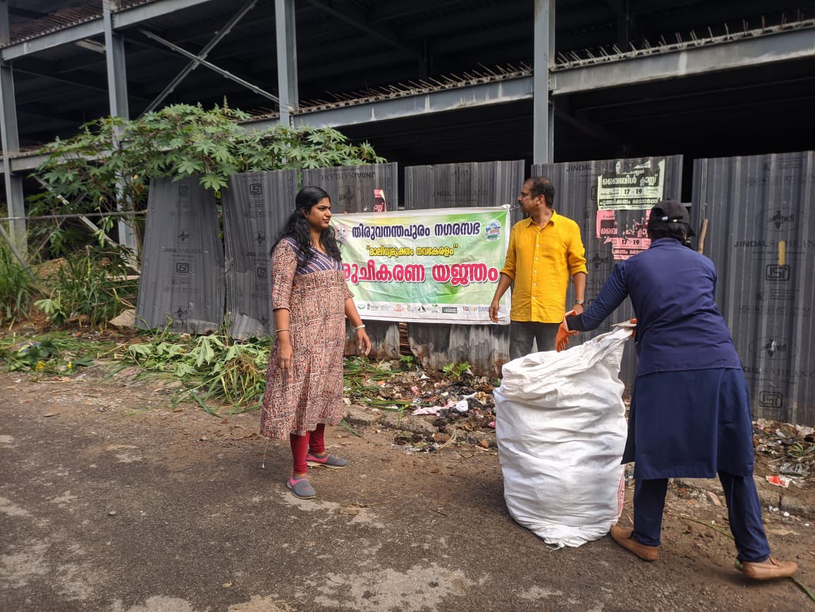 greenarmyintl's tweet image. Market cleanup at Connemara Market (Palayam Market) on the auspicious day of Gandhi Jayanthi. 

#greenarmyinternational 
#breakfreefromplastic 
#greenprotocol 
#malinyamukthanavakeralam 
#MyWasteMyResponsibility 
#GreenArmy 
#decentralisedsolidwastemanagement 
#TMC