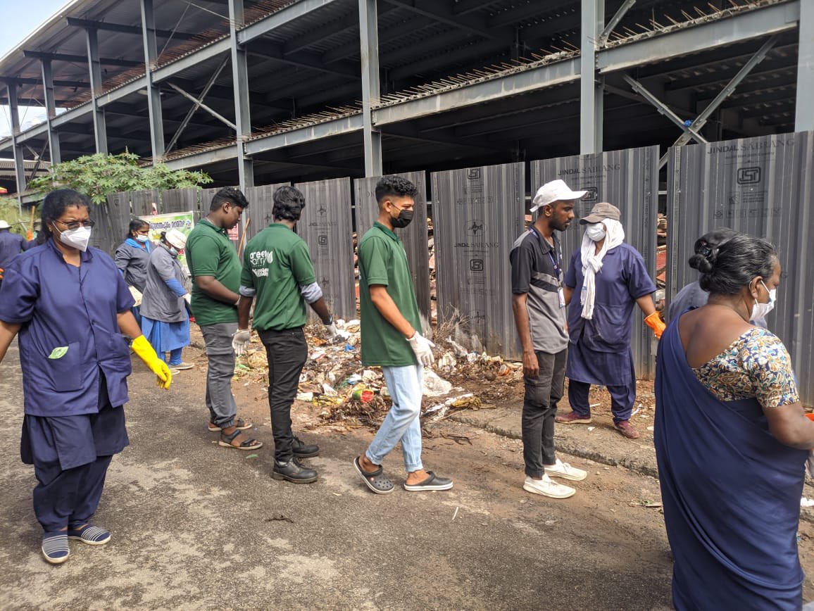 greenarmyintl's tweet image. Market cleanup at Connemara Market (Palayam Market) on the auspicious day of Gandhi Jayanthi. 

#greenarmyinternational 
#breakfreefromplastic 
#greenprotocol 
#malinyamukthanavakeralam 
#MyWasteMyResponsibility 
#GreenArmy 
#decentralisedsolidwastemanagement 
#TMC