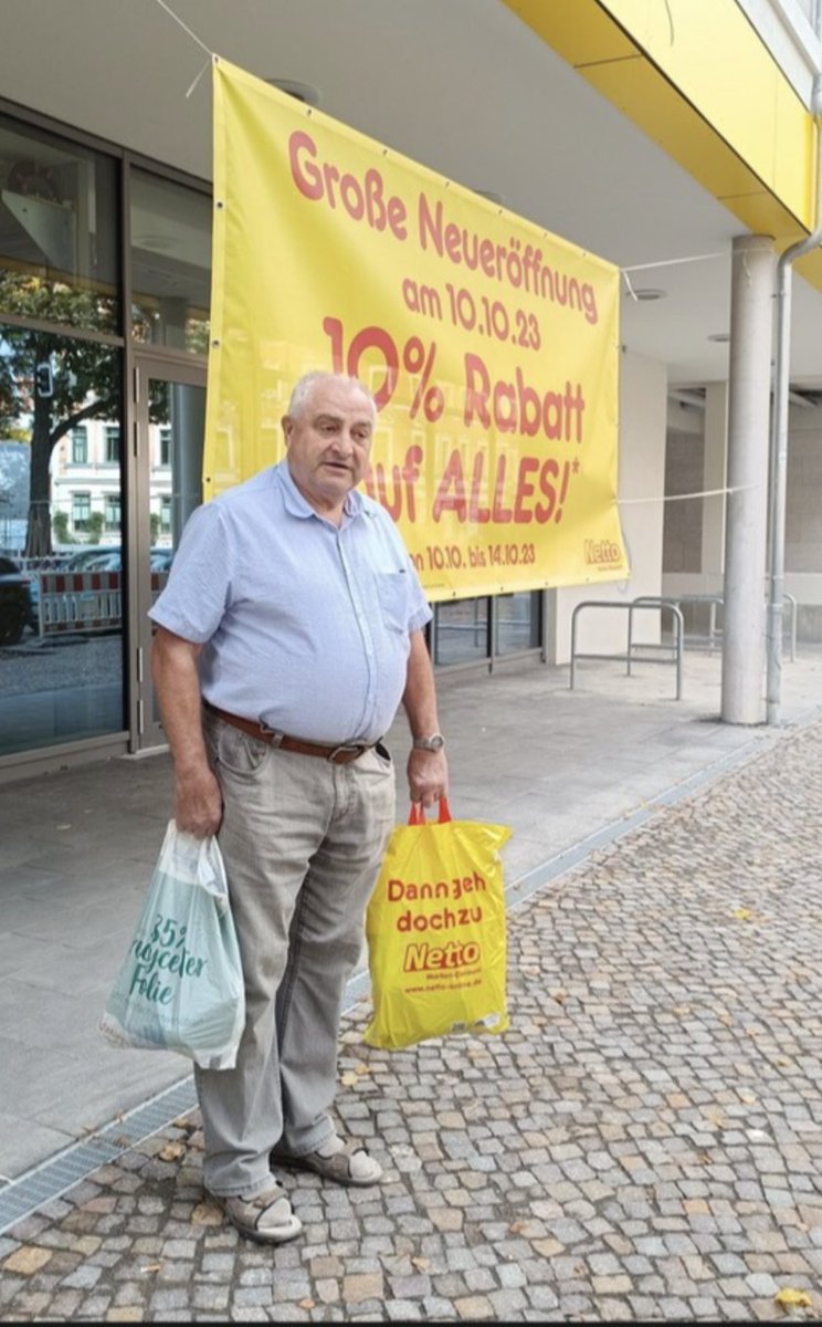 kleine leak wie ich am 10.10. vorm punkernetto in connewitz aufspaziere