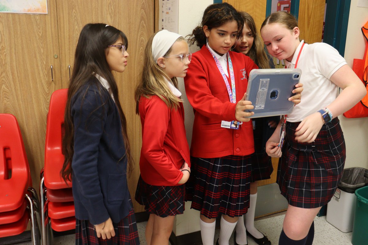 dallasschools's tweet photo. ππInside the Classroom: Dr. Torralbas' sixth grade science class at @RangelYWLS takes learning to a new dimension! Students are harnessing the power of augmented and virtual reality to unlock a world of knowledge. π©βπ¬π #TeachBeyondtheTest
Photo Credit: Dr. Torralba https://t.co/MafIVrEqlh