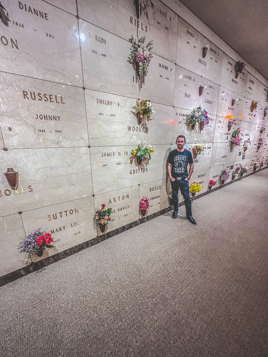 Three legendary artists; #ShebWooley, #JohnnyRussell & #MaeAxton’s, final resting place in #HendersonvilleTN. 

🎶🎙️🙏

#CountryMusic #TraditionalCountry #TraditionalCountryMusic #CountryGold #ClassicCountry #ClassicCountryMusic #Westerns #JoshuaWrightMusic #CountryMusicHistory