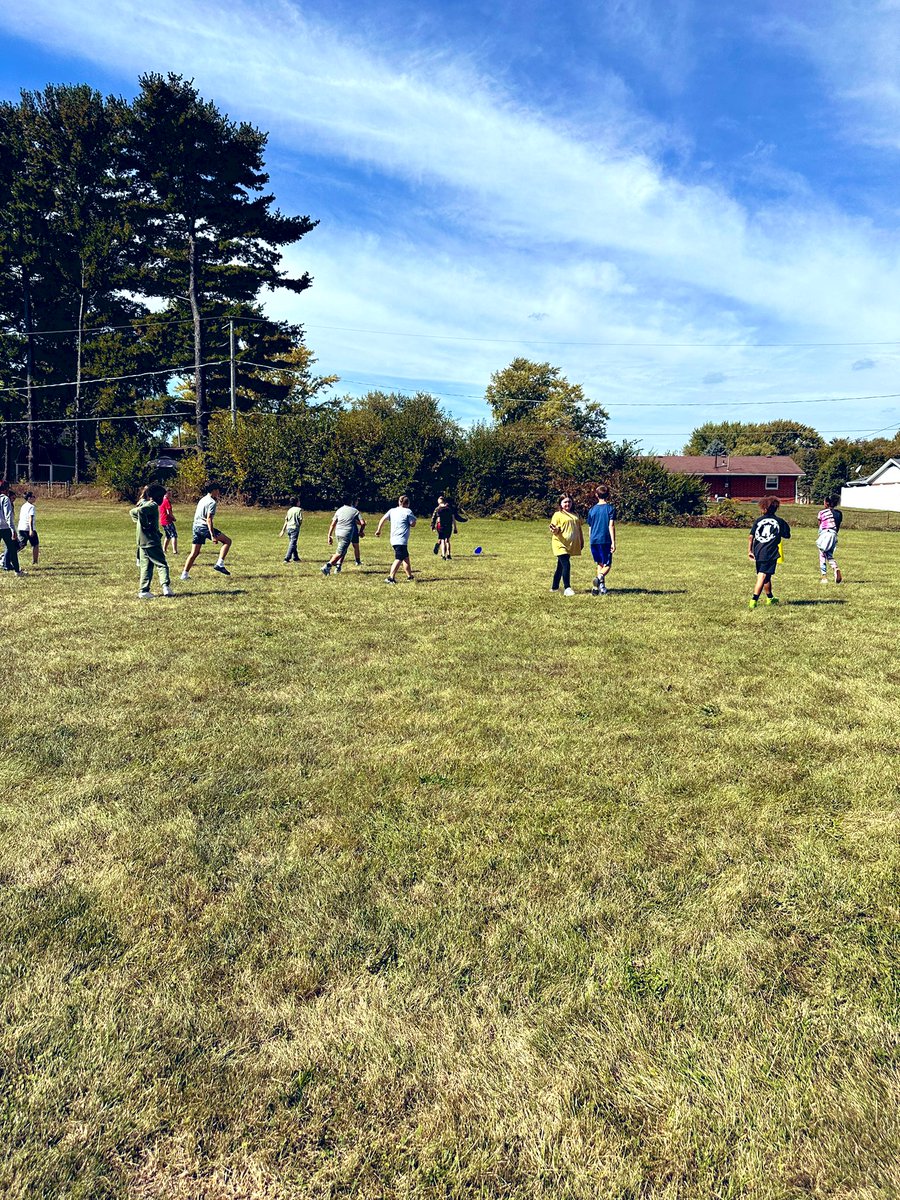 MissIsonPE's tweet photo. Was a good day for the 2023 Warner Middle School Ultimate Frisbee Draft (&amp; to play outside) @XeniaSchools ☀️🥏 https://t.co/gJtj1ZSbku