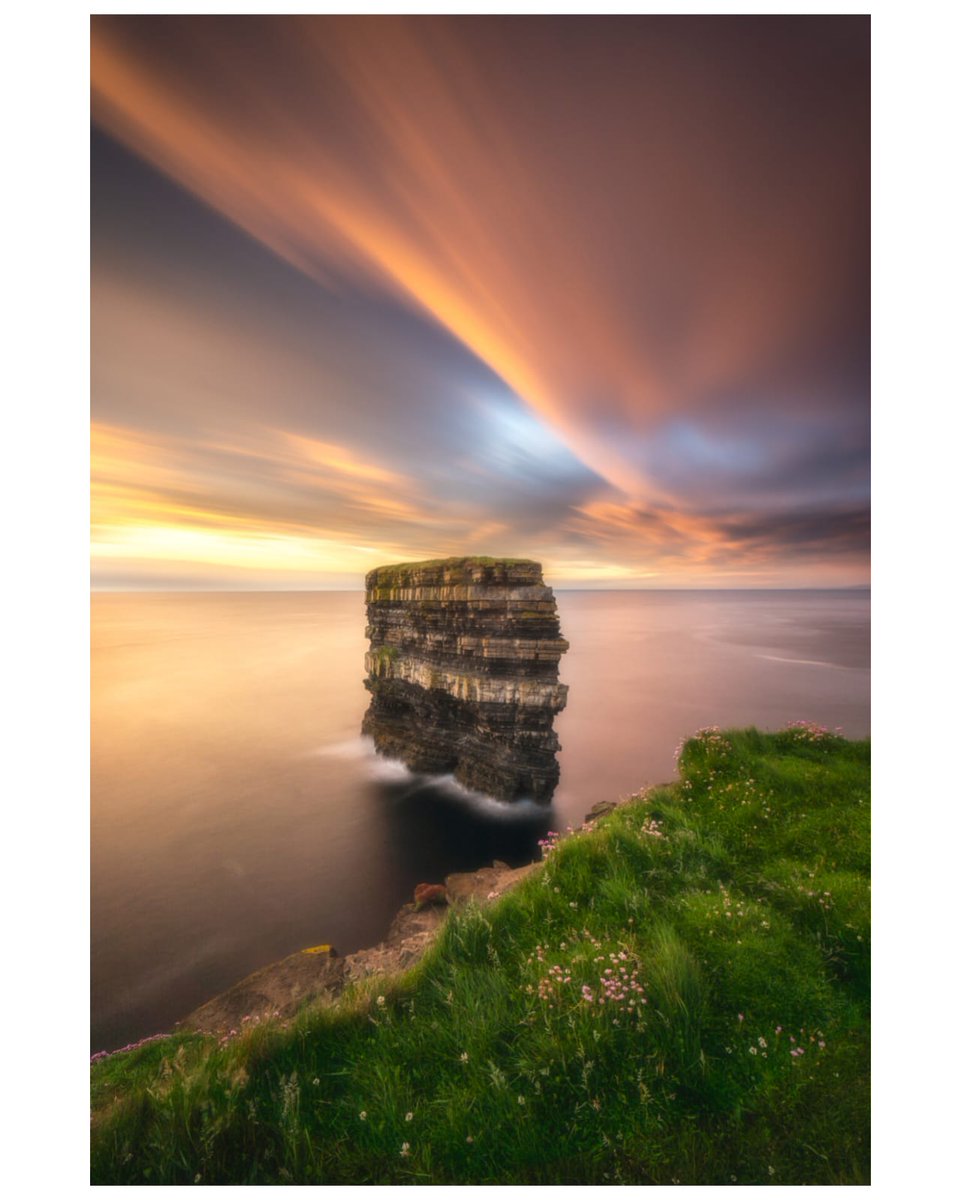 Sunset at Downpatrick Head in the beautiful county of Mayo. It would almost...almost make you shout #MayoforSam 😜😍 a hard thing to announce for a couple of #Dubs 🤣