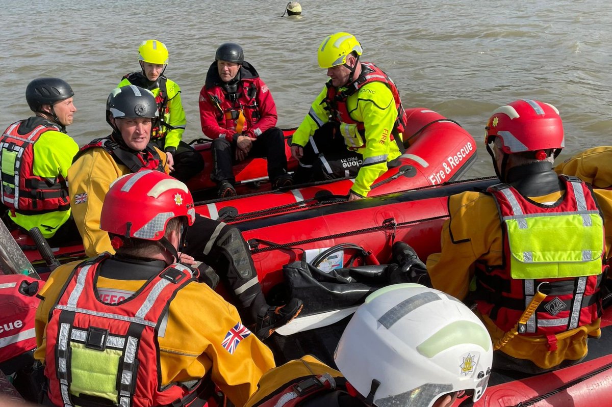 Ben Horne (@999ben) on Twitter photo First two #FloodRescue Coxswains refresher training sessions completed for <a href="/PrincesStreet03/">Princes Street Fire Station</a> Blue & White watch #firefighters. Great to welcome Instructors from <a href="/cambsfrs/">Cambridgeshire Fire and Rescue Service</a> for both days at #Felixstowe Ferry. First two #FloodRescue Coxswains refresher training sessions completed for <a href="/PrincesStreet03/">Princes Street Fire Station</a> Blue & White watch #firefighters. Great to welcome Instructors from <a href="/cambsfrs/">Cambridgeshire Fire and Rescue Service</a> for both days at #Felixstowe Ferry.