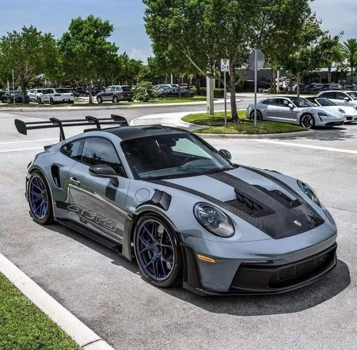 #Porsche 🩶🖤🩶