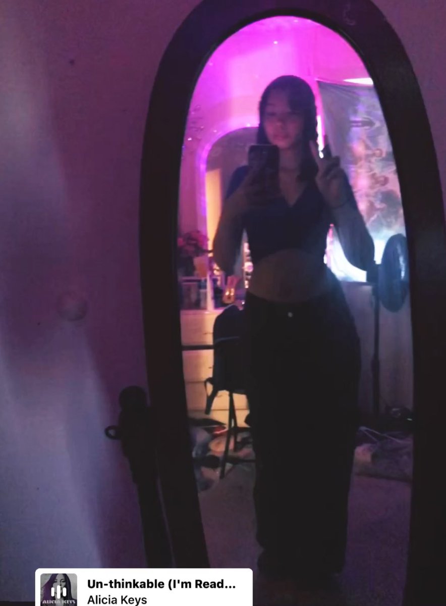 Amyneedsadaddy1's tweet photo. Who wants to give me head😘#latina #horny #freaky #lightskin https://t.co/XTMIQih2Ji