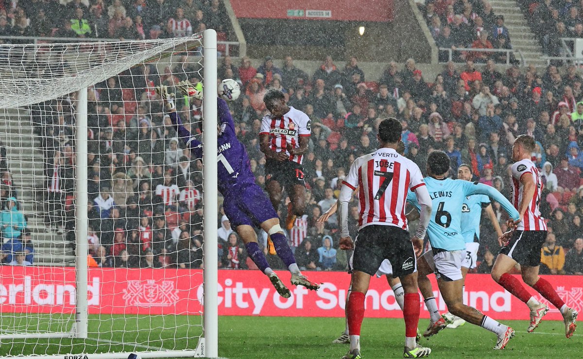 SunderlandAFC's tweet photo. Air Abdou ✈️

#SAFC | #SUNWAT https://t.co/Ham8JKEIRi