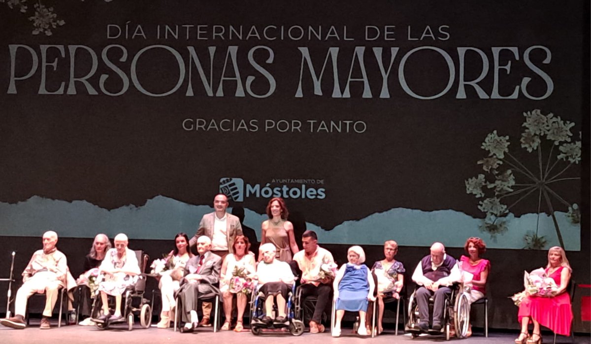 ADISFIM's tweet photo. @ADISFIM  estuvo presente en el acto del "Dia internacional de las personas" mayores organizado por el @AytoMostoles https://t.co/kJNB2XBq8F