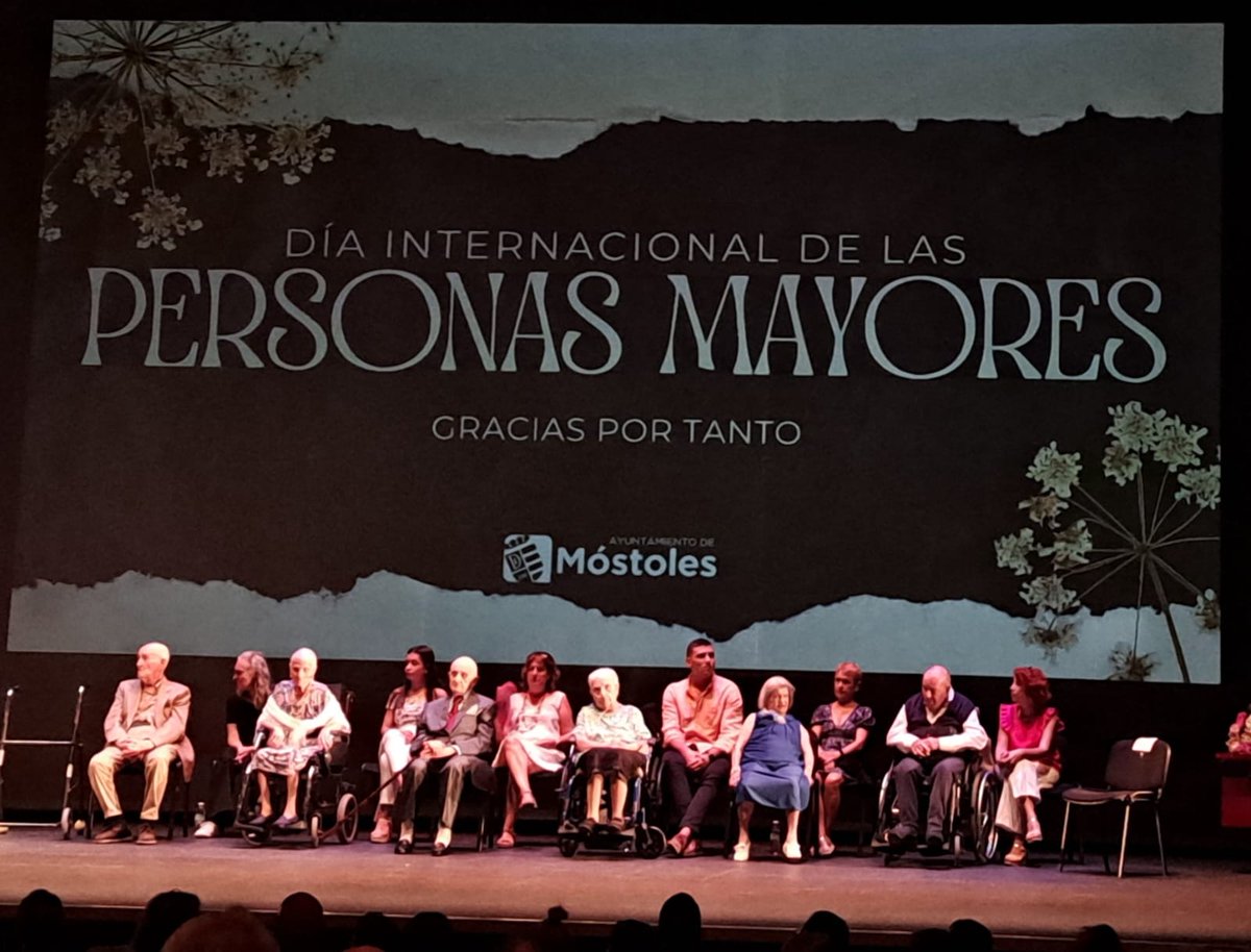 ADISFIM's tweet photo. @ADISFIM  estuvo presente en el acto del "Dia internacional de las personas" mayores organizado por el @AytoMostoles https://t.co/kJNB2XBq8F