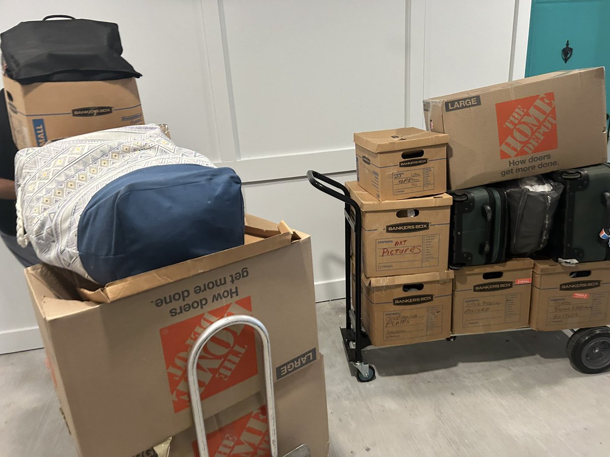 ManegerMover's tweet image. 🛠️ Tools of the Trade: We've Got What It Takes to Make Your Move Quicker! 🚚
Moving day ahead? You don't need a magic wand, just the right tools! At Move Quickly LLC, we're equipped with the gear that turns your move from slow to lightning-speed!
#MovingTools #MoveQuickly #move