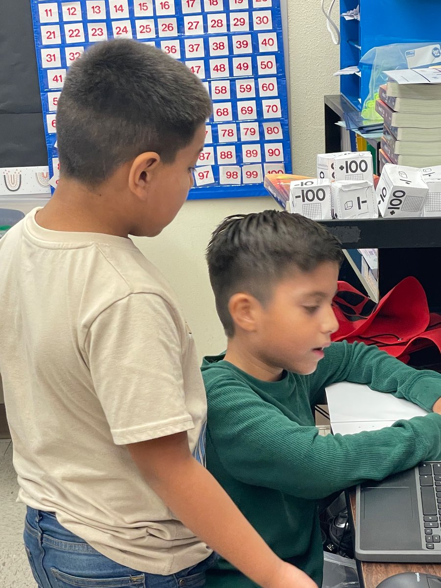 We have so many experts in Ms. Martinez’s dual language class! I loved hearing them teach their partners everything they know about their expert topic.✏️🐾 @NISDVillarreal_ #writersworkshop