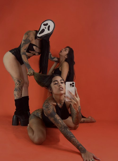 &bull; 𝔅𝔩𝔬𝔬𝔡𝔶 𝔫𝔦𝔤𝔥𝔱 &bull; 🔪🩸  𝔑𝔲𝔢𝔳𝔬 𝔠𝔬𝔩𝔩𝔞𝔟 @redsmoothie_ 👻🎃  https://t.co/B3YJ2QWvYz https://t.co/xhWIkIsBIY<a href="/tag/rt"class="tags"><span>#rt</span></a>