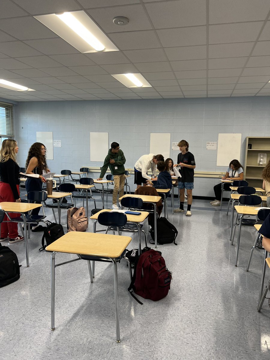 tuprldy3's tweet photo. love when my advanced algebra students work together! working their way through factoring!@Taramauer @OsideSailors
@mauer_t https://t.co/v8uMAavcBh