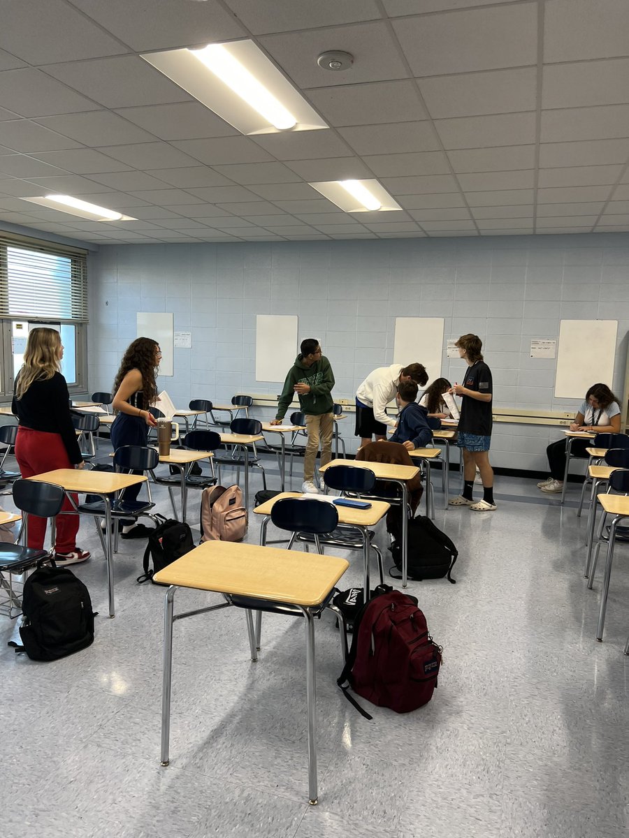 tuprldy3's tweet photo. love when my advanced algebra students work together! working their way through factoring!@Taramauer @OsideSailors
@mauer_t https://t.co/v8uMAavcBh