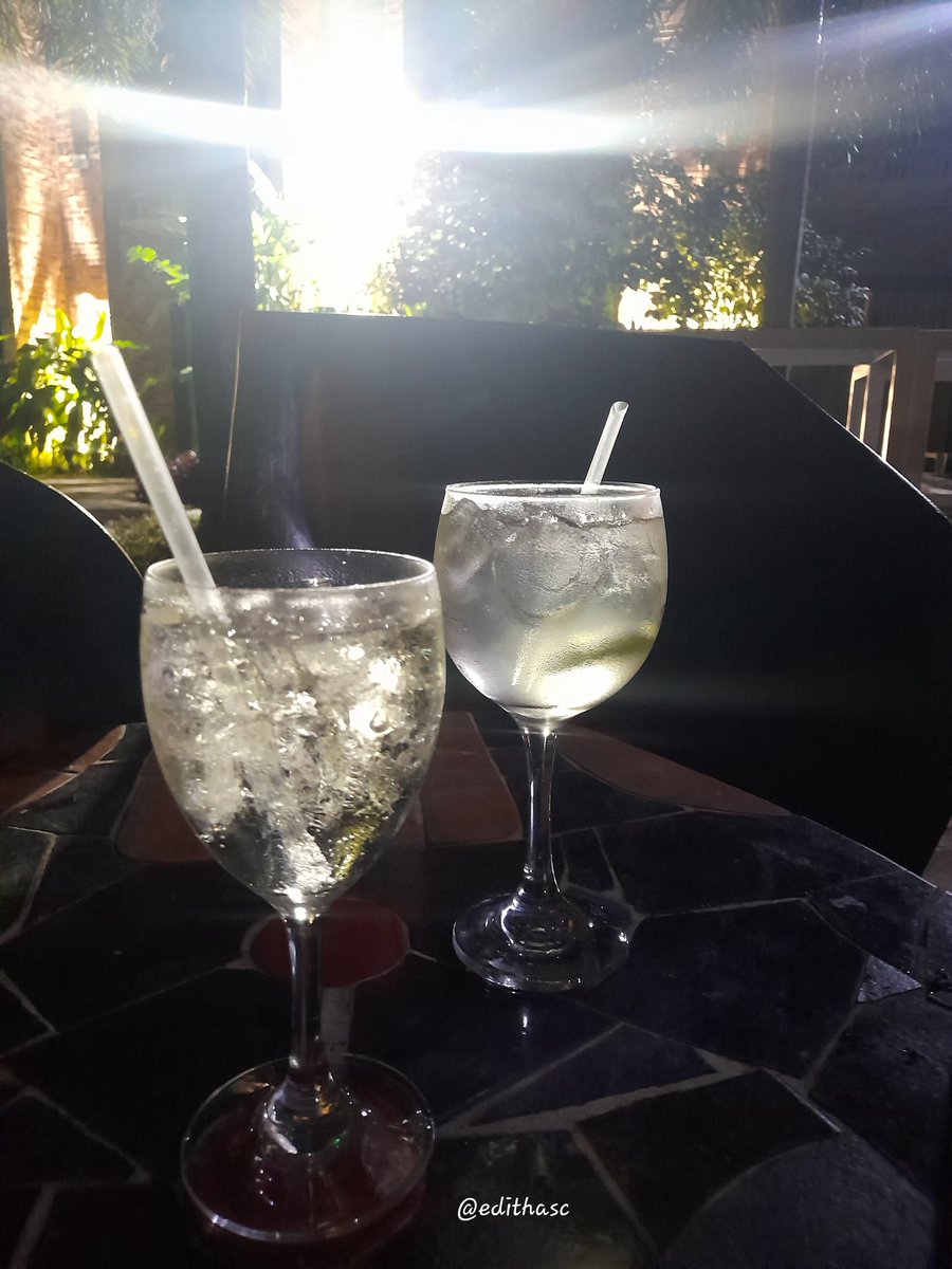 Edithasc's tweet image. Un #cóctel para una noche acalorada #Spritze 

Una delicia! 💚  Salud 🥂
