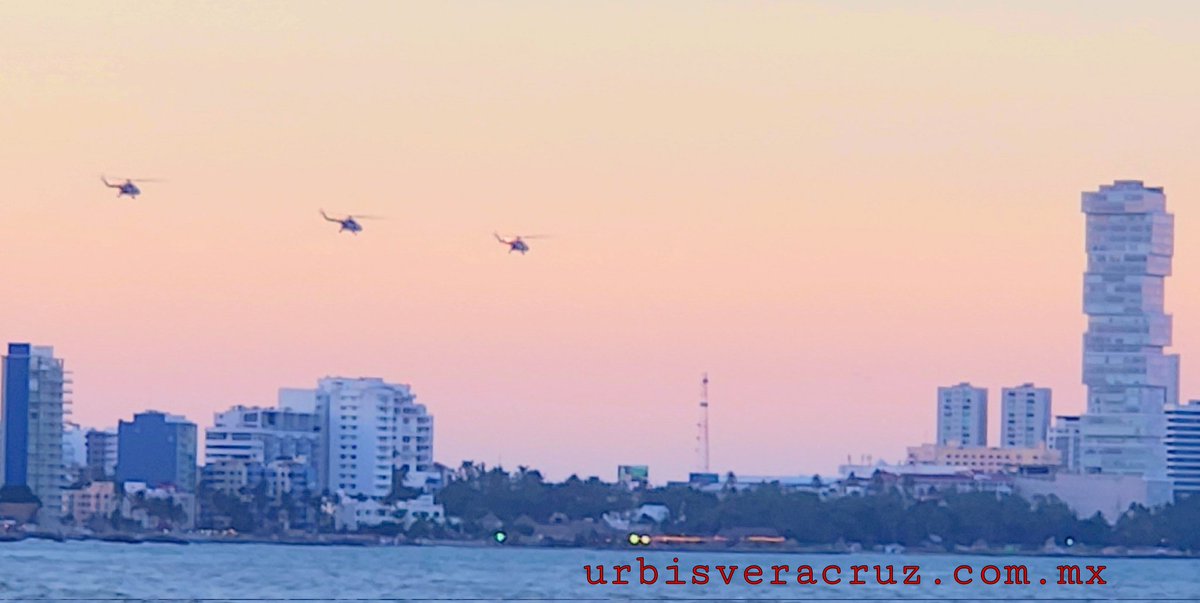 rodrigo_dector's tweet photo. Ejercicios de la Marina-Armada de México con sus helicópteros sobre la zona conurbada Veracruz-Boca del Río
#Veracruz #BocadelRio #UrbisVeracruz #Noticias #SerMar https://t.co/b2JQj0OTrF