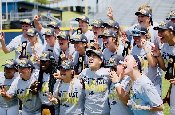 j_dub218's tweet photo. I can’t wait to have this team back home this weekend. HOF awaits. 🥹🩵 #2018 #themiddle #alotofwins #whereisconnie #outlove #VWU #nattychamps https://t.co/FKWhZHuhaL