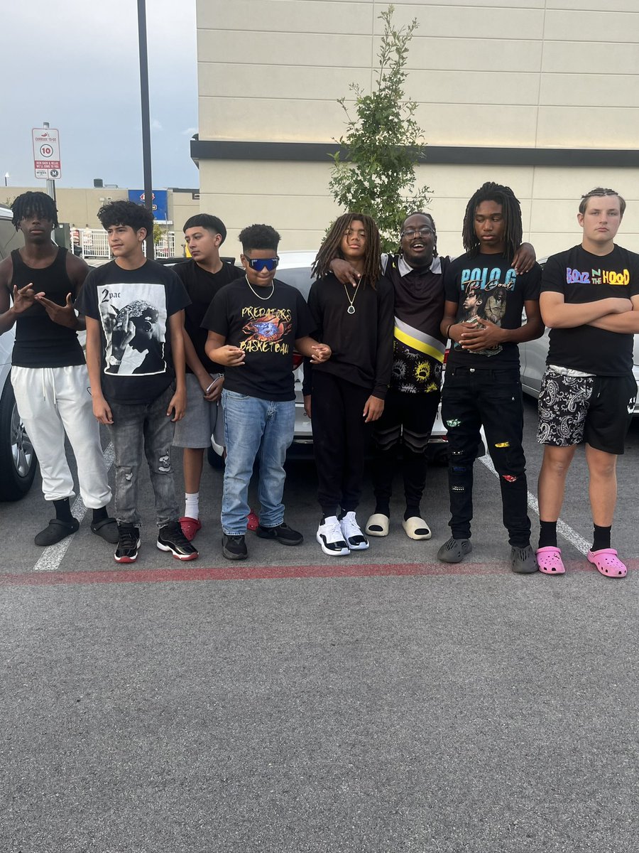 coachpat002's tweet photo. Shout Out To My Big Dogs 7/8th Grade Boys it was a blessing to win 2 Ships over the summer Also Going Undefeated In League Play perfect season Im Proud Of You Boys such a blessing #SanAntonioPredatorsBasketball https://t.co/Hvckmfddmn