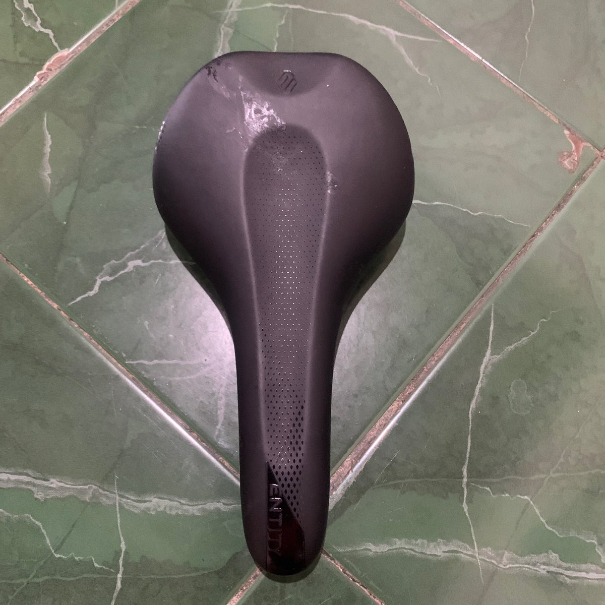 FerdiansyahFix's tweet photo. Sepatu avelio mtb size 41 (26cm) 400k
Pedal shimano m505 200k
( sepatu + pedal = 550k )

Dropbar entity polygon strattos s4 40cm 200k
Saddle entity polygon strattos s4 150k
(Dropbar + saddle = 275k )

Borongan 750k
Ready rekber
#fnfjb #sepatucleatmtb #pedalcleatmtb #dropbar40cm https://t.co/A7O7ny9pqn