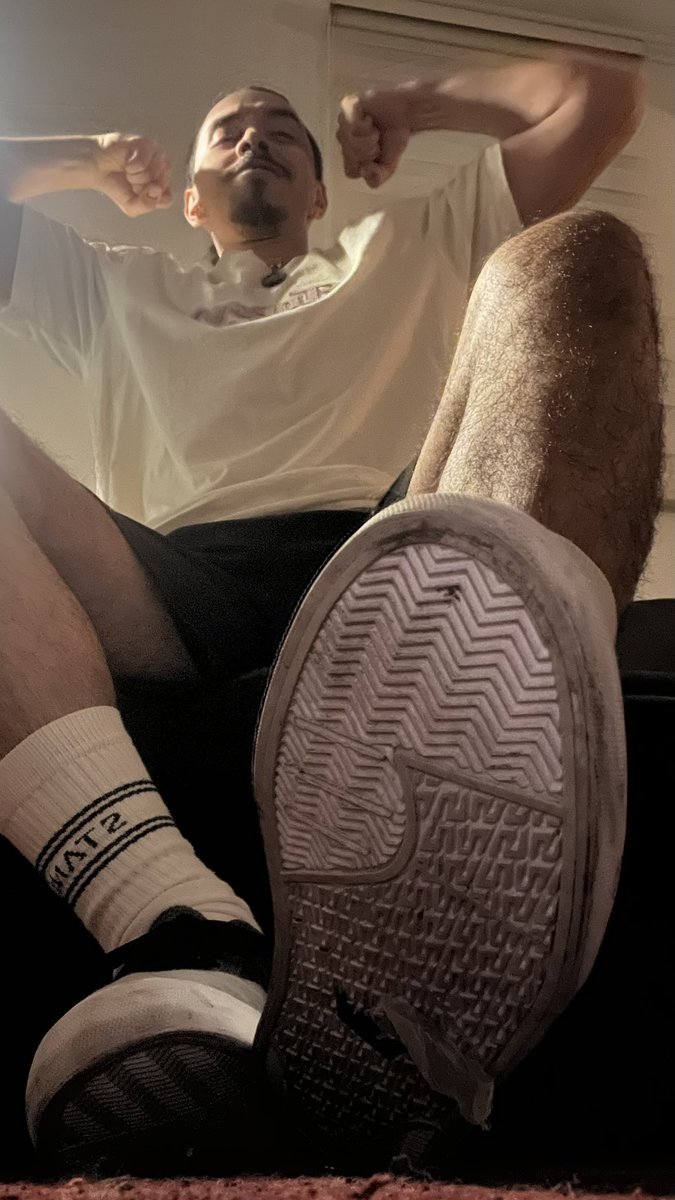 Lucio_Navajo's tweet photo. Qué asco se me pegó algo a la suela 🤑 #pathMaster #FinDom #footworshi̇p https://t.co/YIuWpReYXT