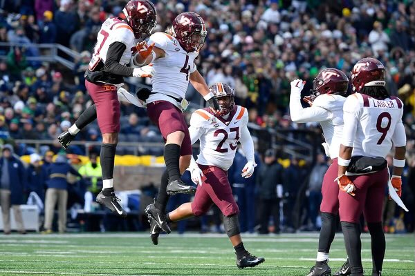 JaylenT06's tweet photo. Blessed to receive and offer from Virginia Tech! ⁦@RHS_WarriorsFB⁩ ⁦@coachkriesky⁩ ⁦@ChadSimmons_⁩ ⁦@SWiltfong247⁩ ⁦@RivalsWoody⁩ ⁦@CoachShawnQuinn⁩ https://t.co/HQb43RmE6R