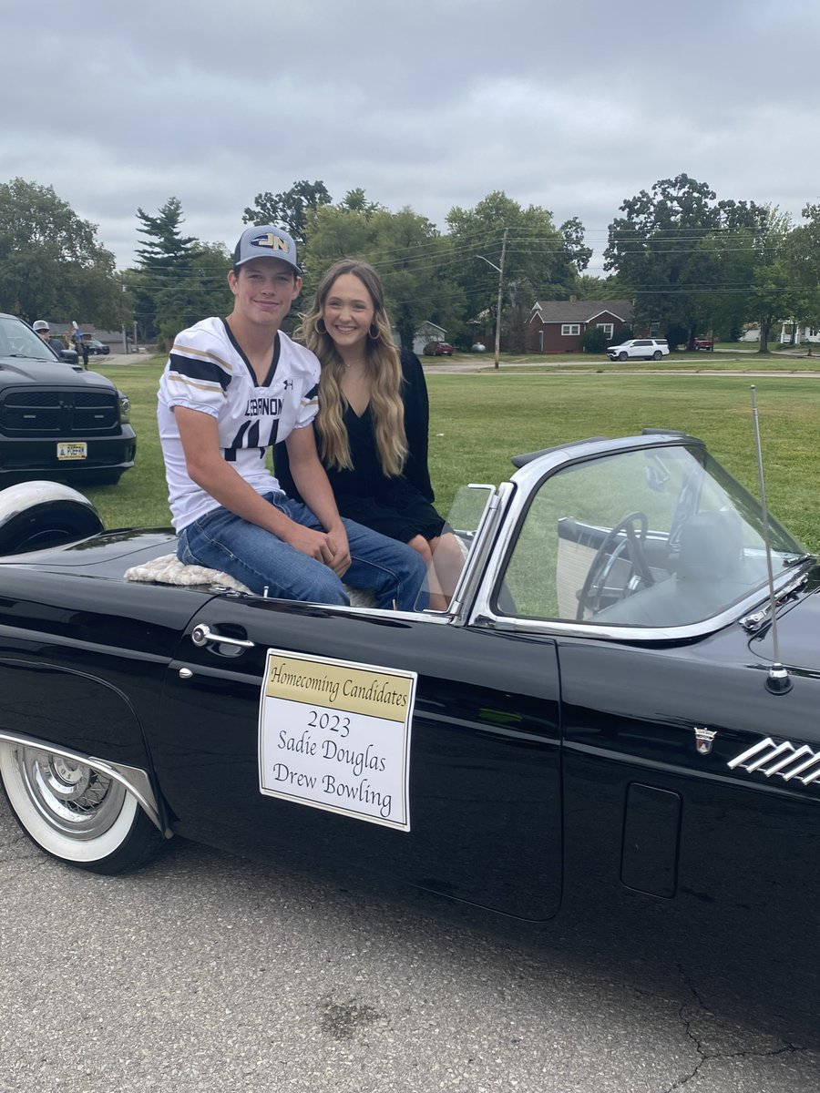 Loving on our volleyball girl <a href="/SadieDouglas77/">Sadie Douglas</a>! ❤️