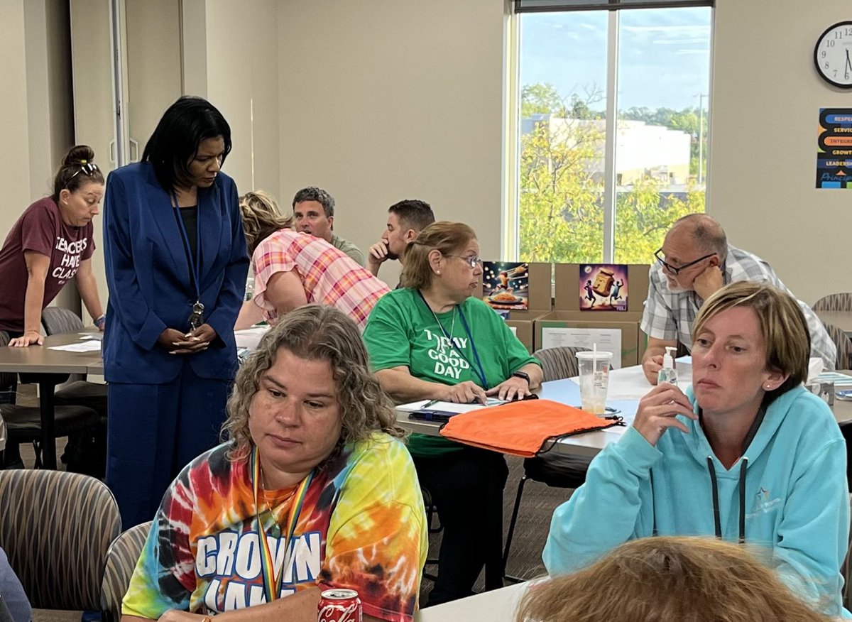 CedarRapidsEA's tweet photo. Tonight we had the opportunity to engage with Dr. Grover during our monthly meeting. https://t.co/XQ54PxIMu9