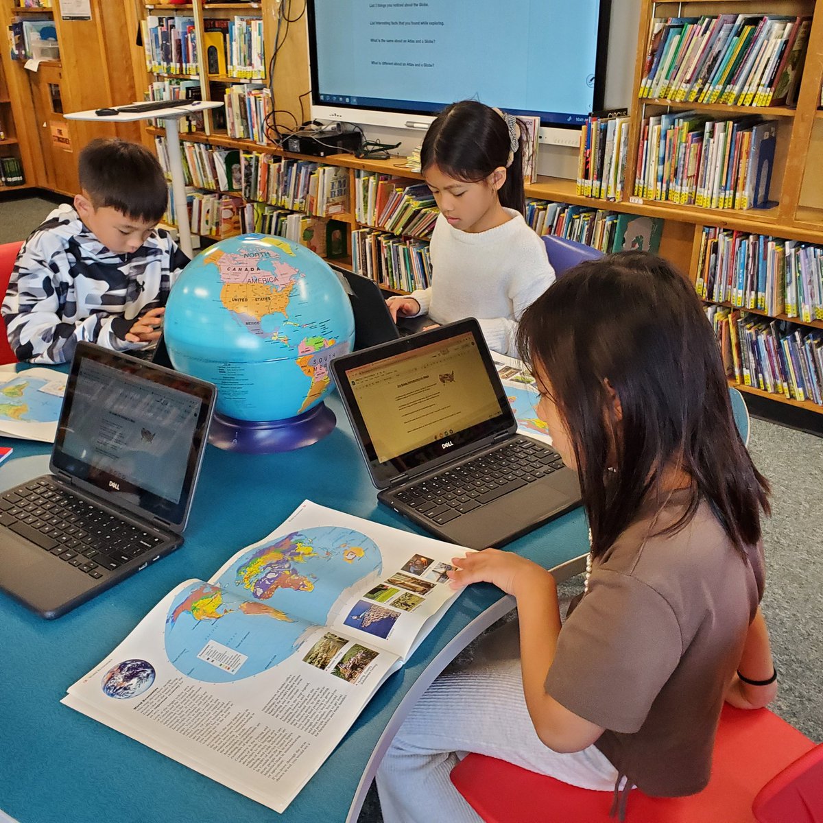 LaurenDeMarinis's tweet image. Today we explored atlases and globes with @librarian_melia, two important tools geographers use in studying places! @A_RiveraNY @esundb #kidgeographers #socialstudiesisfun #mapskills @PTAJackson