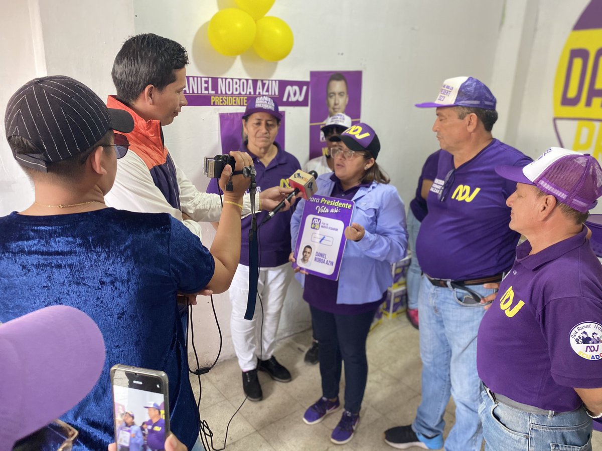 LorenaRosadoS's tweet photo. En #Guayas #Distrito4 todos por un solo fin, tener un #NuevoEcuador con @DanielNoboaOk presidente 🟣✊🏼

¡Un país seguro, con empleo, salud y educación será posible! 🇪🇨

#DanielNoboaPresidente https://t.co/vQn9TpmVHf