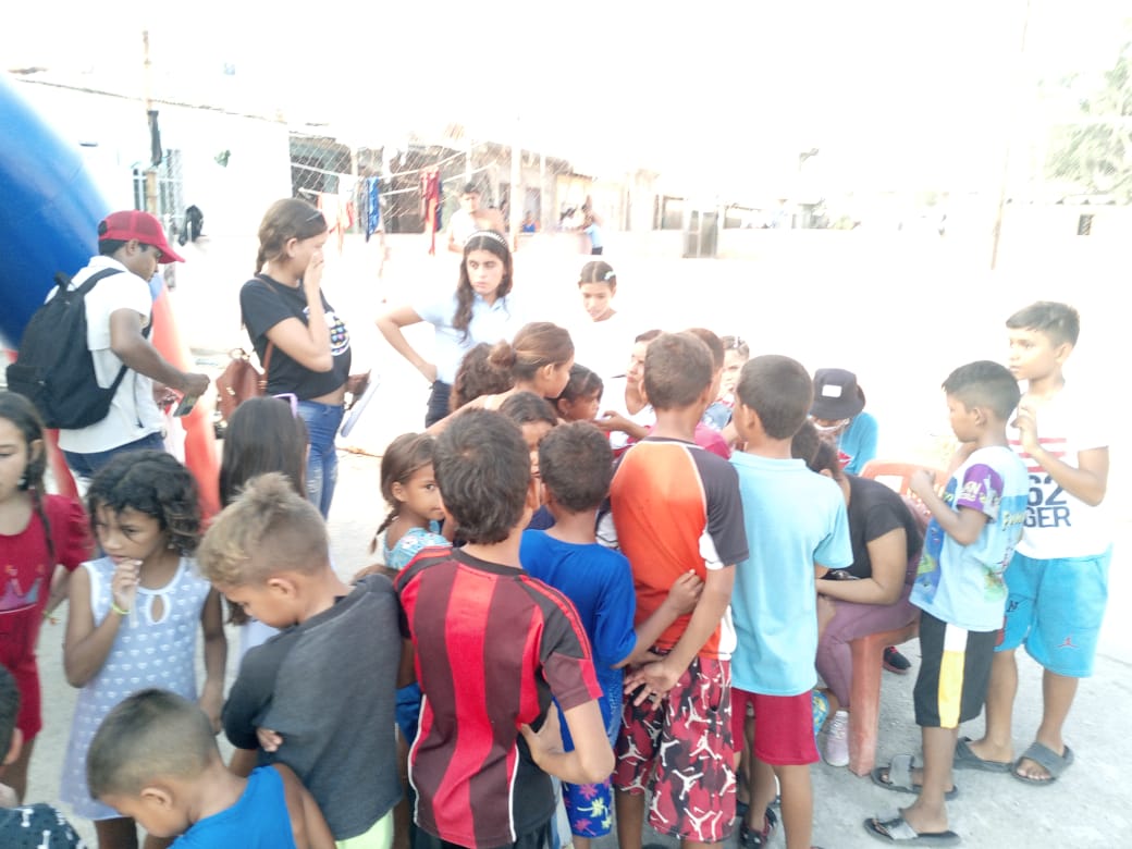Brigaccomunicna's tweet photo. YO❤️ CUMANÁ
Con la finalidad de fortalecer El #Amor hacia el #Deporte las Diversas Brigadas de acción Comunitaria #IMPLENTAN jornadas deportivas En las que Participan Los adolescentes y niños De las comunidades🚩🤟
#JuntosSomosMasFuertes
#DeportesYcomunidad🚩 https://t.co/Huiuliq7nE