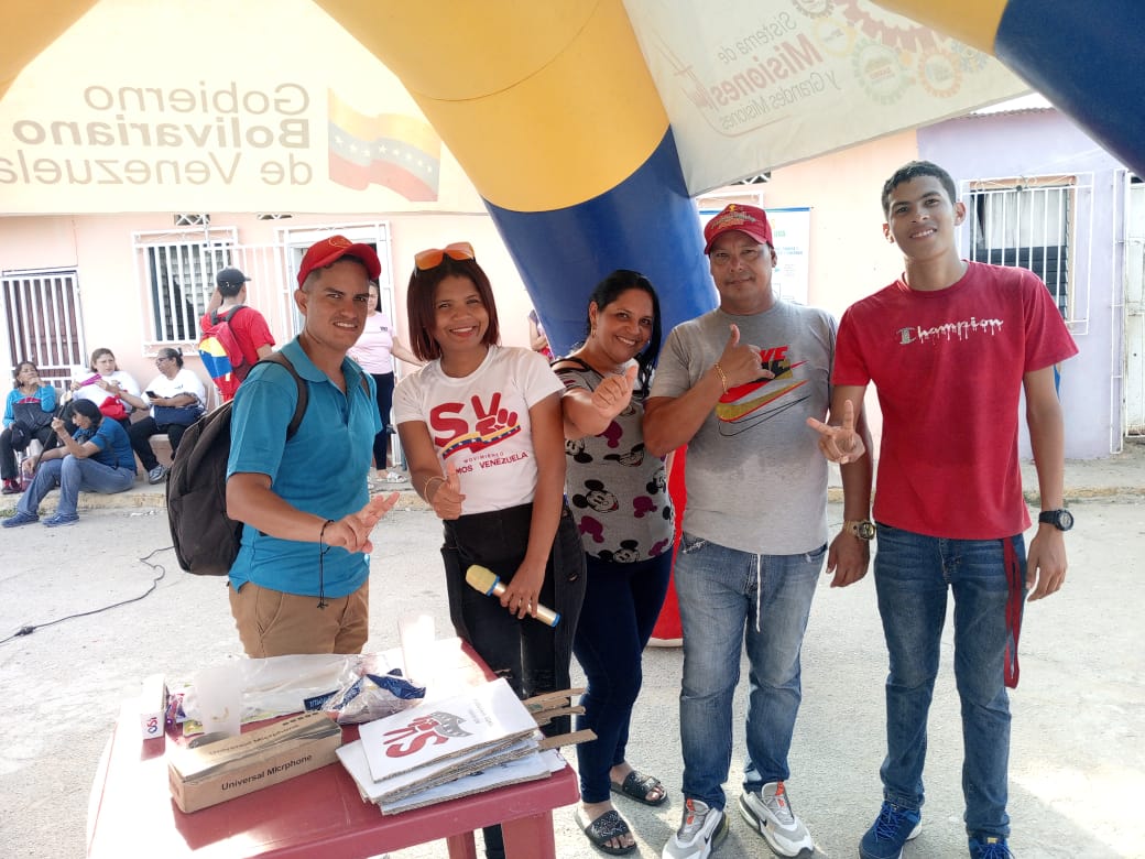 Brigaccomunicna's tweet photo. YO❤️ CUMANÁ
Con la finalidad de fortalecer El #Amor hacia el #Deporte las Diversas Brigadas de acción Comunitaria #IMPLENTAN jornadas deportivas En las que Participan Los adolescentes y niños De las comunidades🚩🤟
#JuntosSomosMasFuertes
#DeportesYcomunidad🚩 https://t.co/Huiuliq7nE