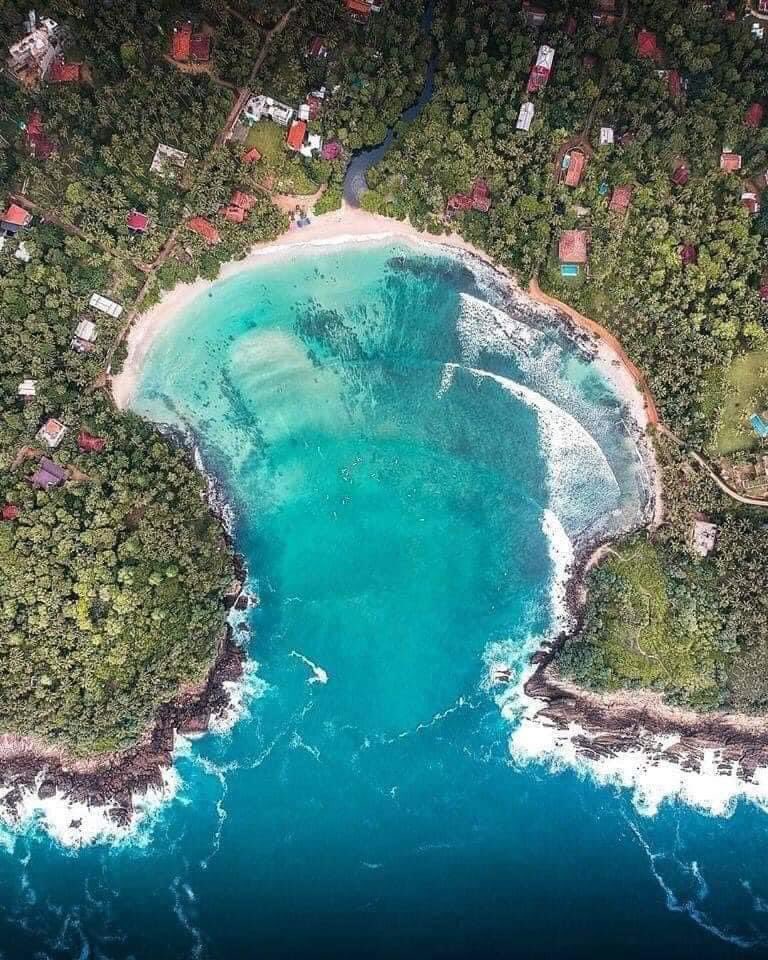 Serene_Srilanka's tweet photo. Beach - Hiriketiya 🇱🇰 https://t.co/5rP4SOq20Y