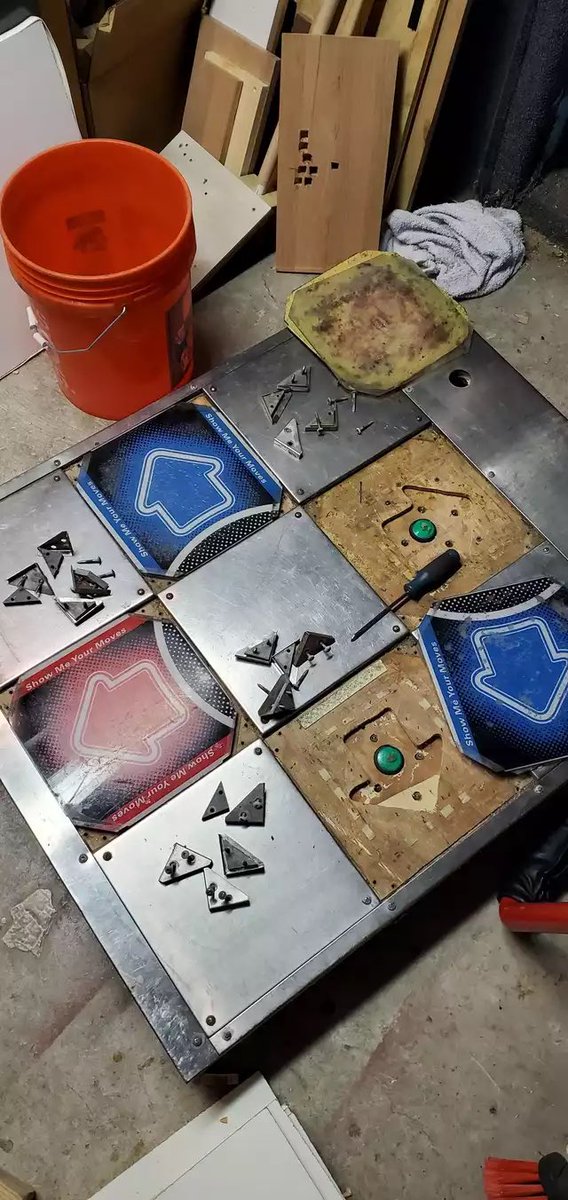 JellySlosh's tweet photo. Today I learned this was the inside of the Namco crapocab.  We really played on these back in the day at Holyoke mall lmao. https://t.co/iLQ9Z5gsCu