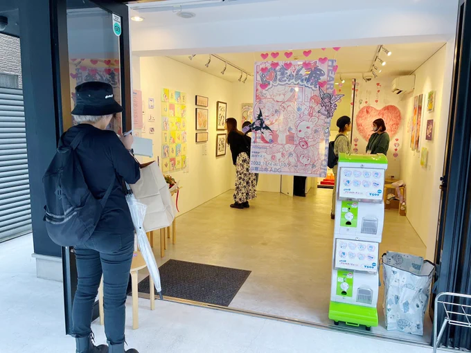 本日も #胸きゅん展 元気に開催しております! わたしは11時〜17時くらいまで在廊してまーす!!! 