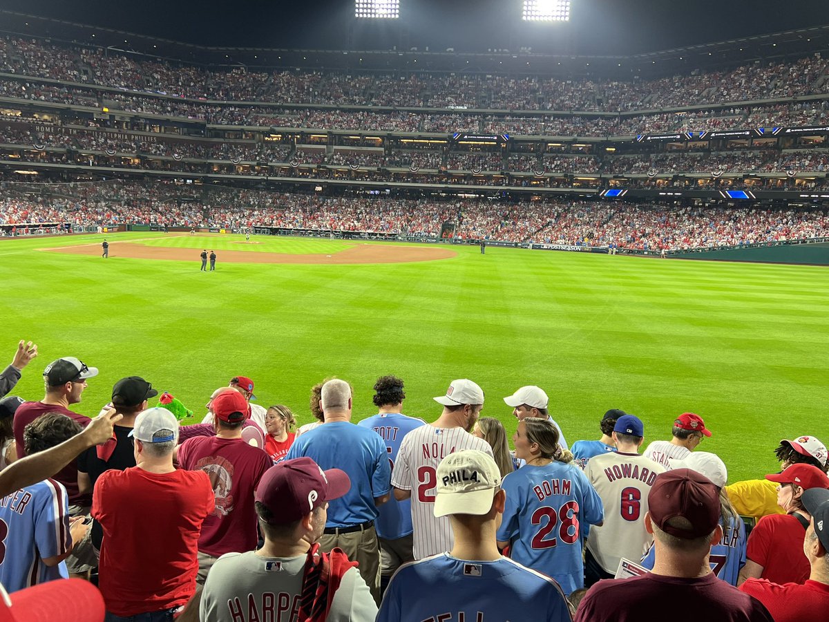 lesliegudel's tweet photo. Someone here in section 103 just bought drinks for everyone in the section… for the second time. The vendor said he wants to remain anonymous, but this isn’t the first time he’s done this. He’s been known to do this at Eagles games, too. All class, whoever you are!! #gophillies https://t.co/JIUyJJX32B