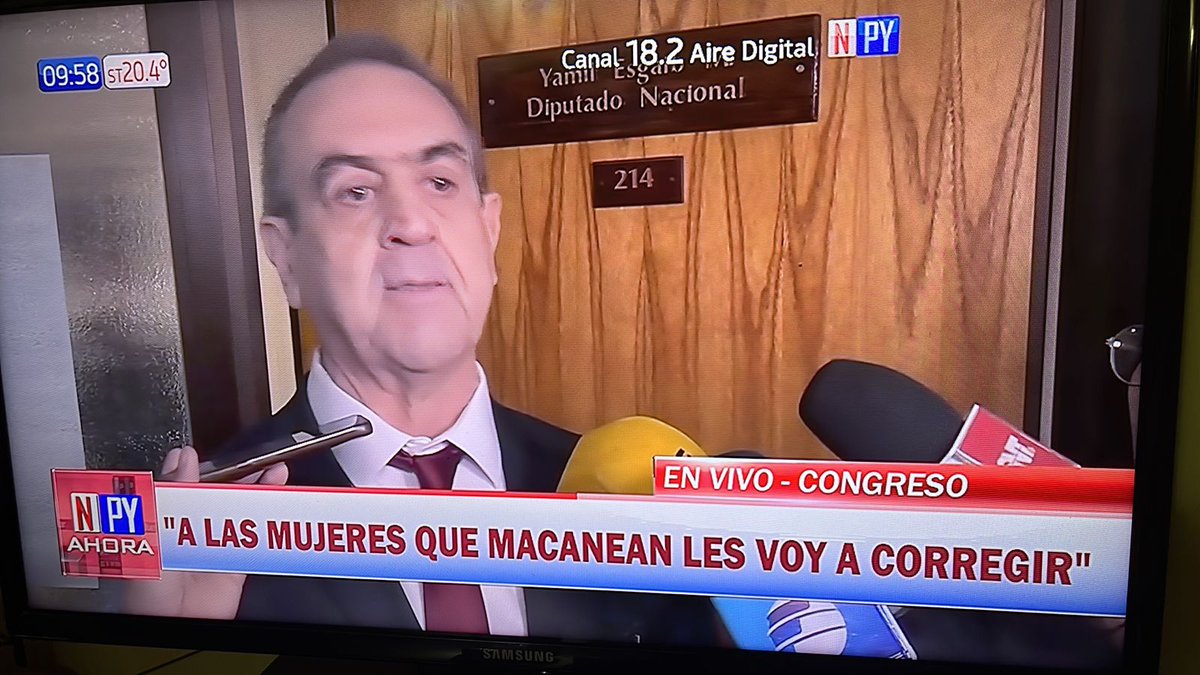 elnacionalpy's tweet image. POSTAL DEL DÍA | 📸

🔹La imagen del suspendido diputado cartista Yamil Esgaib y una frase increíble para una persona que ocupa una banca en el Congreso de la República. 

🔹Un mensaje que atrasa décadas en un país marcado por la violencia física y psicológica hacia las mujeres,…