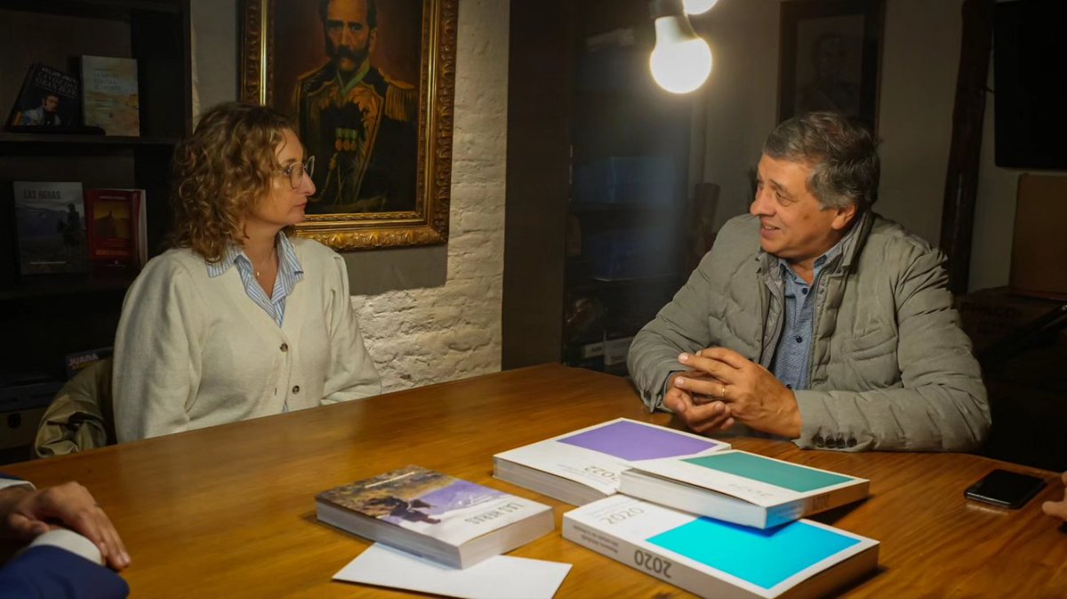 CeciGomezMirada's tweet photo. Daniel Orozco nos recibió en este lugar lleno de historia para conversar sobre el trabajo que viene realizando como intendente en el municipio de Las Heras, el segundo más grande de Mendoza, y la importancia de tener un Estado presente en estos años de tantas dificultades. https://t.co/Uv8IYdaJot