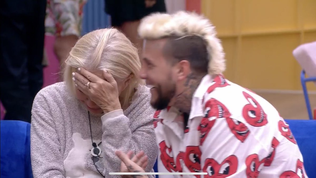 missdxrkness's tweet image. Se ríen de la que han liado :__
 #GHVIP40