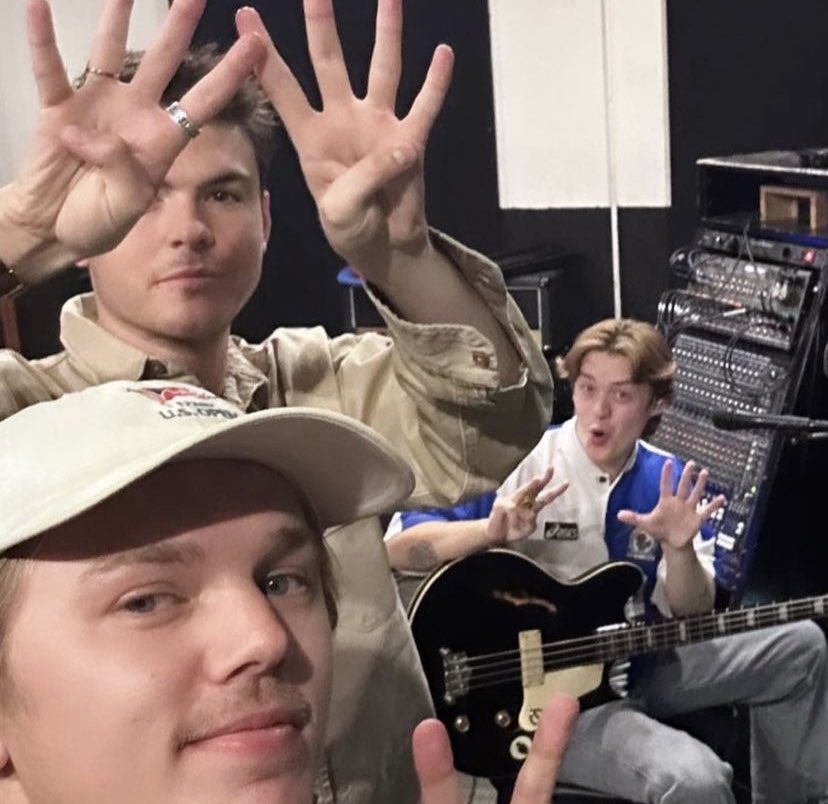 writtenbymb's tweet photo. 8 years.❤️‍🩹 
eight years of my band, my family. i love you forever, thank you for being the best part of my life and the family i choose every day. 
here’s to the future <3 
@NewHopeClub @NewHopeBlake @NewHopeReece @NewHopeGeorge 
#8YearsOfNHC https://t.co/ZwdLaiRwNA