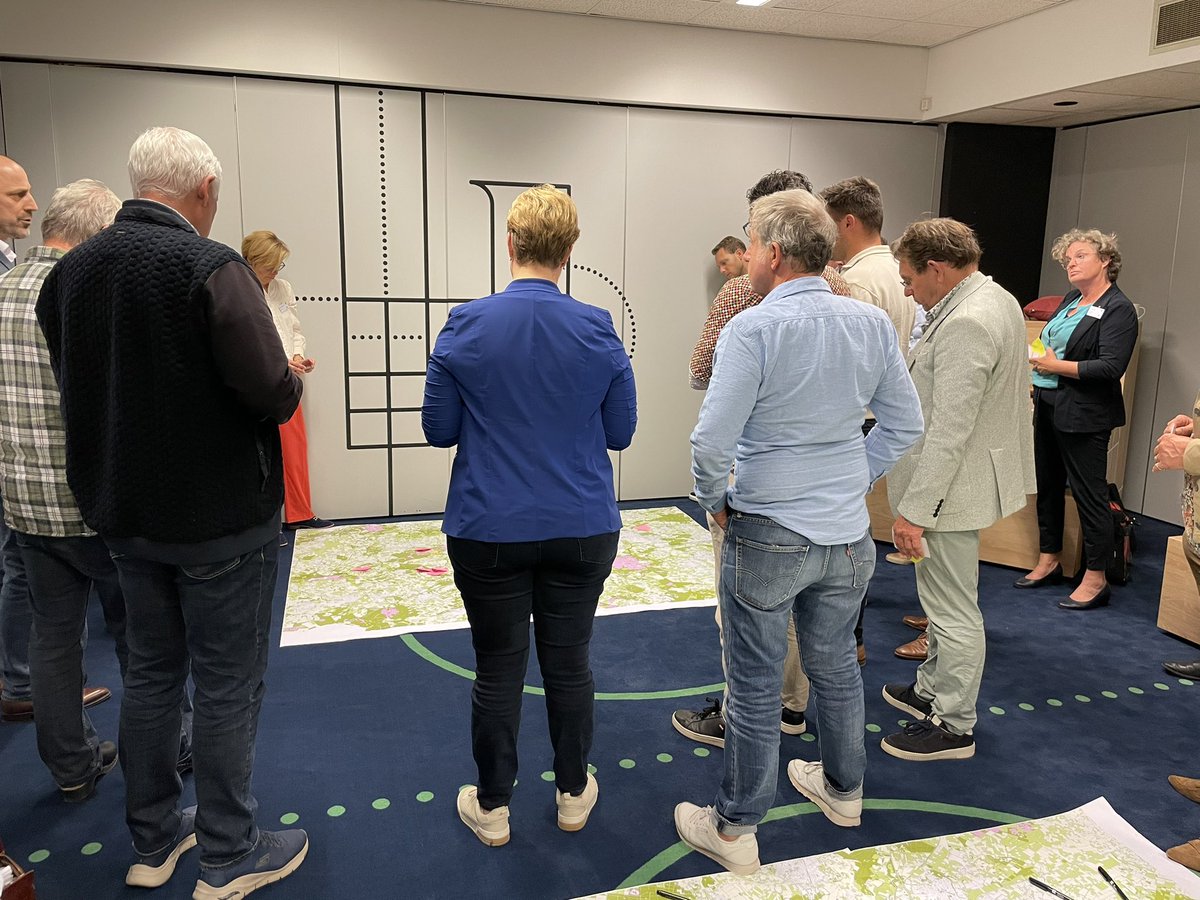 Tijdens een regioconferentie van het <a href="/StedelijkGebied/">StedelijkGebied</a> praten raadsleden mee over de ontwikkeling van water en natuur in en rondom de steden en dorpen. Leuke gesprekken en nuttige input. #pohoruimte