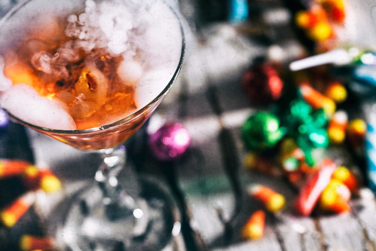 CorcoranPerryCo's tweet photo. 🎃 🍬 🍹 Did you know that gummy bears pair perfectly with a spicy margarita? Ever hear of sipping on bourbon with a Milkway candy bar chaser? 

Check out the complete candy and booze pairing guide for your new Halloween tradition! https://t.co/toh7wkzSVi https://t.co/72YrRwwyUC